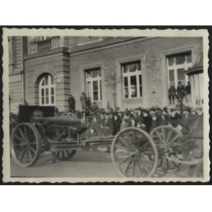 5 Pułk Artylerii Ciężkiej] Defilada w Krakowie w 1934 r. Widoczna haubica 155 mm z 5 PAC. Kraków 1934 r.