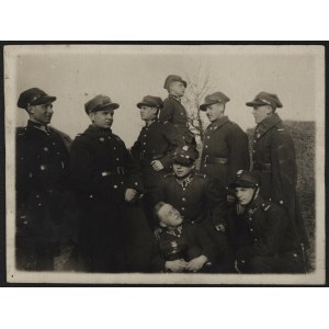 78 Pułk Strzelców Słuckich] Fotografia grupy żołnierzy z 78. P. S. S. Baranowicze. Okres międzywojenny.