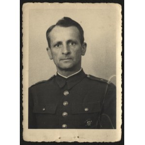 Fotografia z oflagu] Fotografia Mjr. Art. Jana Gintla, dowódcy 6 Pułk Artylerii Lekkiej. Pieczątka Oflag II C Woldenberg