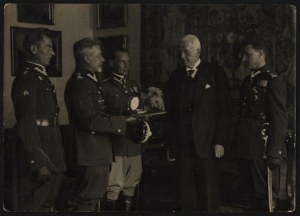 MOŚCICKI Ignacy] Photograph from the ceremony of presenting the officer. Central Institute of Physical Education to the President of the Republic of Poland Ignacy Moscicki. 5 X 1932. Photo by W. Pikiel