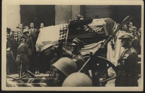 Funeral of Marshal Jozef Pilsudski] Photograph of the procession during the funeral ceremonies of Marshal Jozef Pilsudski. 18 May 1935 Foto-Lux Kraków.