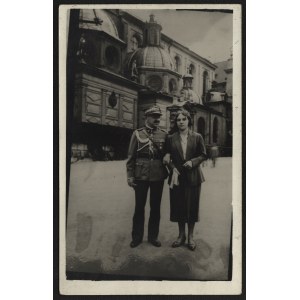 Portret gen. bryg. Emila Mecnarowskiego z żoną na Wawelu. Kraków 2 VIII 1939 r.