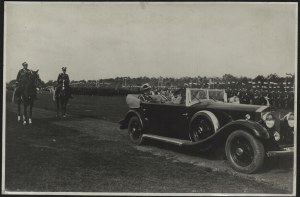 Cavalry Day, Revue 1933] Marshal Jozef Pilsudski and Colonel Witold Wartha in a Rolls-Royce car [Krakow, October 6, 1933].