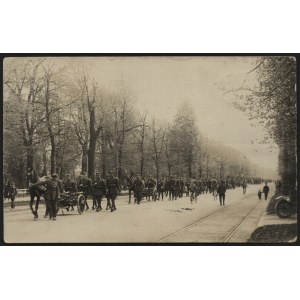 Warszawa] Przemarsz Szkoły Podchorążych z Warszawy do Rembertowa. 5 maja 1923 r.