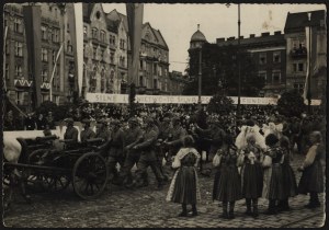 Polish Army, Lviv 1936] Photograph of the Polish Army parade in Lviv on September 14, 1936. Infantry march.