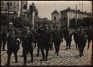 Polish Army, Lviv 1936] Photograph of the Polish Army parade in Lviv on September 14, 1936. Visible among others is General Tadeusz Kasprzycki. Photo by W. Pikiel.
