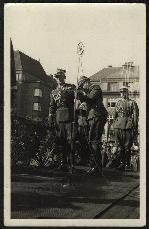 Zaolzie 1938] Entry of the Polish Army into Cieszyn on Oct. 2, 1938; General Władysław Bortnowski visible.