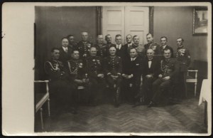 Corps District No. III] Group photograph, visible commander of Korp District. III Grodno, Gen. Jozef Olszyna-Wieleżyński surrounded by officers. Grodno 1938.