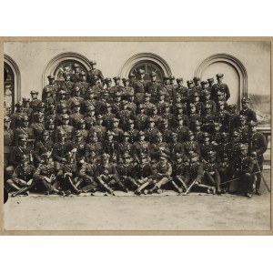 Wojsko Polskie] Zdjęcie z promocji w Batalionie Szkolnym Piechoty nr 5 w Łobzowie. Ok. 1927-1930