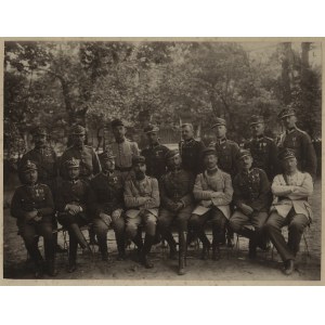 Wojsko Polskie] Fotografia kadry Szkoła Strzelań Artyleri w towarzystwie wyższych oficerów artylerii, w tym francuskich. Toruń 1922 [widoczny m.in. płk Otton Axmann, również francuscy oficerowie]