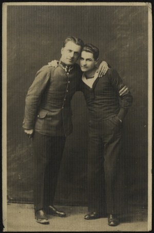 NAVY] Photograph of 2 officers, including a Navy gunner. Interwar period.
