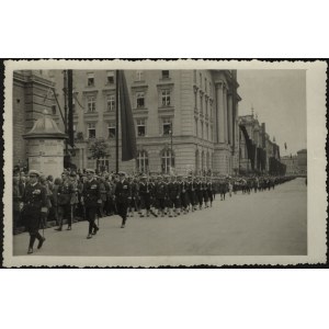 MARYNARKA WOJENNA] Fotografia z uroczystości pogrzebowych Marsz. J. Piłsudskiego z udziałem oficerów MW. Kraków, 18 V 1935
