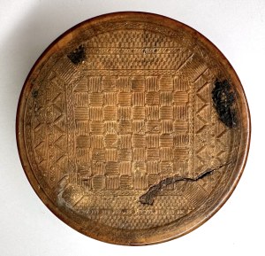 PONIATOWSKI Józef] Snuffer made of pressed maple wood ze depicting the scene of the death of Fr. Joseph Poniatowski in Elster. France (?), first half of the 19th century.