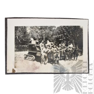 II RP Fotografia Grupowa Żołnierzy Wojska Polskiego Przy Samochodach Pancernych wz.28