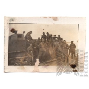 II RP Fotografia Żołnierzy Wojsk Pancernych Przy Samochodach Pancernych wz.28 Czarne Berety