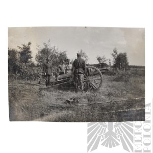 II RP Fotografia Armata 75mm wz. 1897 z Obsługą Podczas Wystrzału