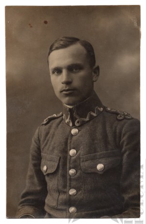 II RP Portrait Photograph of a Second Lieutenant shoulder pads wz.17 