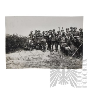 II RP Fotografia Grupowa Oficerów Podczas Ćwiczeń Wojska Polskiego