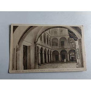 LWÓW MUZEUM NARODOWE IM JANA III DZIEDZINIEC, USZKODZONA