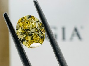 0.8 NATURAL POLISHED FANCY VIVID YELLOW DIAMOND - GEMMOLOGICAL CERTIFICATE - SI1 - GIA - BM50101