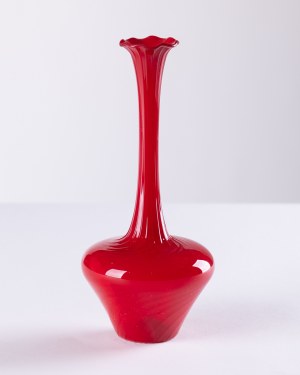 D. Schumann, Dessau, Germany, Red vase with frill, 2nd half of 20th century.