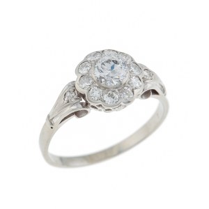 Daisy-shaped ring, mid-20th century.
