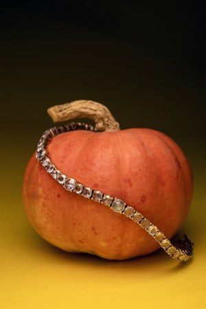 Bracelet, so-called tennis bracelet, 2nd half of the 20th century.