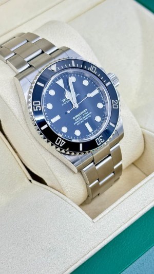ROLEX SUBMARINER (NO DATE) 124060 - NEW