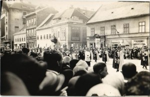 1927 Budapest, Szent István Ünnep augusztus 20-án, felvonulás az utcán, fehérnemű tisztító és tejüzem. photo (Rb...