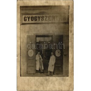 Budapest, Üllői út, gyógyszertár. photo (fl)