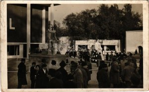 1937 Budapest XIV. BNV Nemzetközi Vásár, Varta, Pertrix reklám, csónakmotorok, robot ember. Ipartörténeti érdekesség...