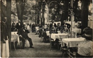 1925 Budapest XV. Rákospalota-Újpest, Horváth Imre nagyvendéglője, kert katonákkal, vendégekkel és pincérekkel (EK...
