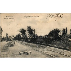 1909 Pusztaszer, Vasútállomás gőzmozdonnyal, Szeged-Felső központ. Grünwald Herman kiadása + BUDAPEST - BÁZIÁS 4. SZ....