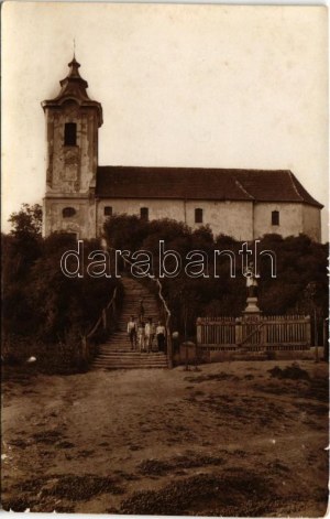 1930 Sirok, római katolikus templom, a lépcsőn gyerekek, Nepomuki Szent János szobra. photo (EK)