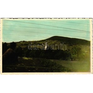 1941 Besenyő, Besineu, Viisoara; látkép a templommal Szeretetfalva (Saratel) felől fotózva. színezett fotó ...