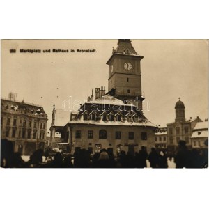 Brassó, Kronstadt, Brasov; Marktplatz und Rathaus / Piactér és városháza télen, Aronsohn üzlete ...