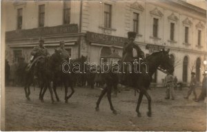 1915 Máramarossziget, Sighetu Marmatiei; osztrák-magyar katonák, Koncs Antal üzlete / WWI K.u.K. military...