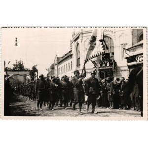 1940 Nagyszalonta, Salonta; bevonulás,Városháza, katonák / entry of the Hungarian troops, decorated gate, soldiers...