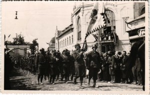 1940 Nagyszalonta, Salonta; bevonulás,Városháza, katonák / entry of the Hungarian troops, decorated gate, soldiers...