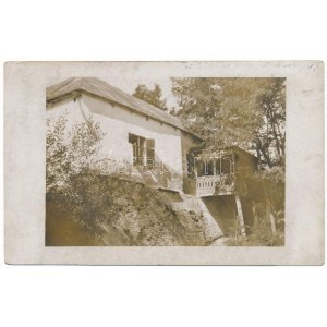 1909 Szentjobb, Szent-Jobb, Saniob (Bihar, Bihor); A régi apátsági lak ablaka mellől, vár / old abbey window, castle...
