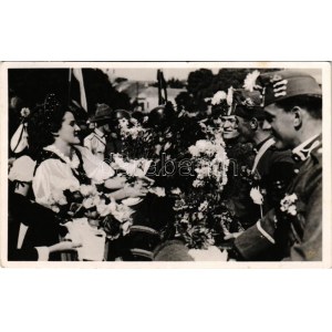 1938 Ipolyság, Sahy; A Felvidék felszabadulásának első örömünnepe bevonulás...