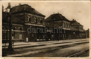 Lipótvár, Újvároska, Leopoldov; Stanica / vasútállomás / railway station (EK)