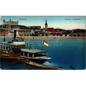 1915 Pozsony, Pressburg, Bratislava; Donaulände / Dunasor, vár, gőzhajó magyar zászlóval. Vasúti levelezőlapárusítás 19...