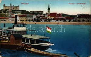 1915 Pozsony, Pressburg, Bratislava; Donaulände / Dunasor, vár, gőzhajó magyar zászlóval. Vasúti levelezőlapárusítás 19...