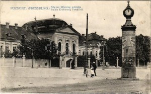 1913 Pozsony, Pressburg, Bratislava; Frigyes főherceg palotája, hirdetőoszlop reklámokkal / Palais Erzherzog Friedrich ...