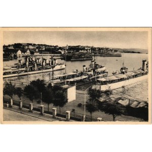 Pola, Pula; Panorama / látkép, kikötő, gőzhajók / general view, port, steamships (EK)