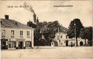 Lajtabruck, Bruck an der Leitha; Kronprinz-Rudolf-Platz / Rudolf főherceg tér, J. Gatterbauer üzlete. J. Sagl utóda O...