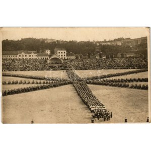 1922 Brno, Brünn; lányok felvonulása, ünnepség / procession of girls, ceremony. photo (Rb)