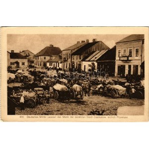 Ciechanów, Deutsches Militär passiert den Markt der besetzten Stadt Ciechanow, südlich Przasnysz / WWI German military...