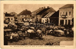 Ciechanów, Deutsches Militär passiert den Markt der besetzten Stadt Ciechanow, südlich Przasnysz / WWI German military...